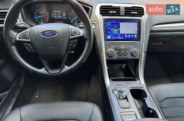 Седан Ford Fusion 2019 в 