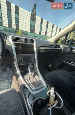 Седан Ford Fusion 2015 в 