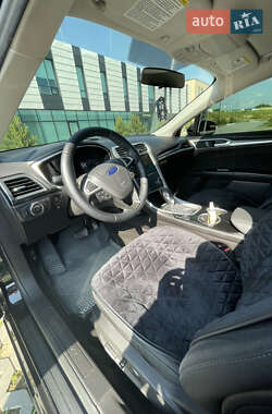 Седан Ford Fusion 2015 в 