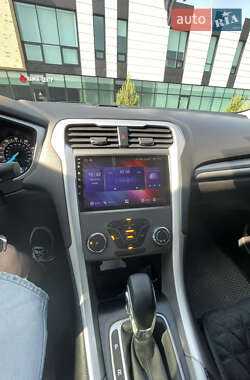 Седан Ford Fusion 2015 в 