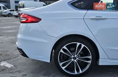 Седан Ford Fusion 2019 в 