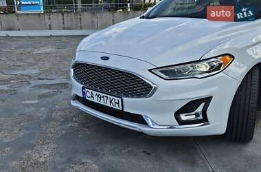 Седан Ford Fusion 2019 в 