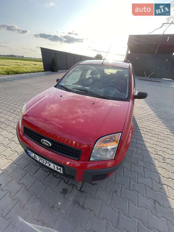 Хэтчбек Ford Fusion 2006 в Христиновке
