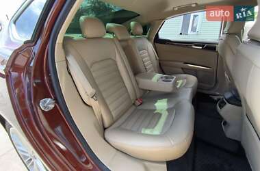 Седан Ford Fusion 2015 в 