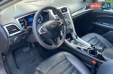 Седан Ford Fusion 2015 в 