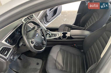 Седан Ford Fusion 2013 в 