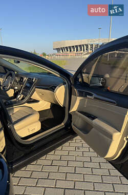Седан Ford Fusion 2016 в 