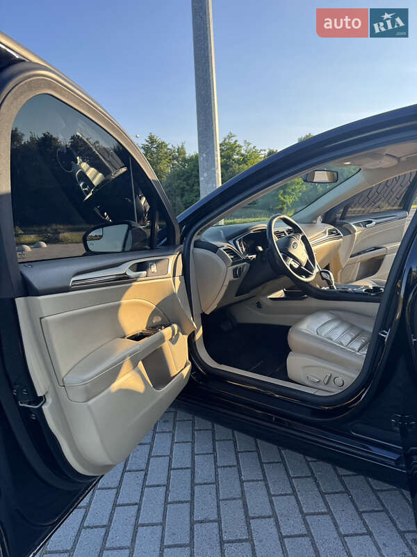 Седан Ford Fusion 2016 в Львове