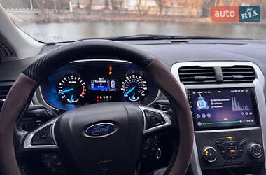 Седан Ford Fusion 2013 в 