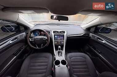 Седан Ford Fusion 2013 в 