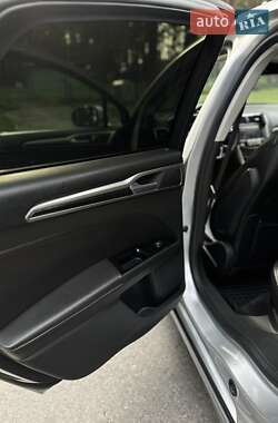 Седан Ford Fusion 2013 в 