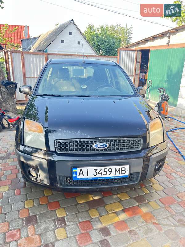 Хэтчбек Ford Fusion 2006 в Тараще