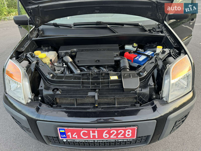 Хэтчбек Ford Fusion 2006 в Виннице