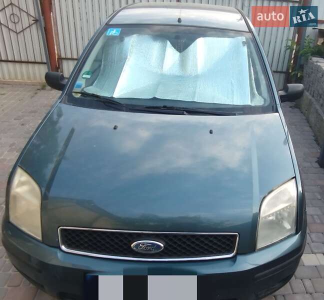 Хэтчбек Ford Fusion 2004 в 