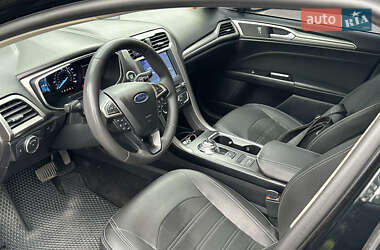 Седан Ford Fusion 2017 в 