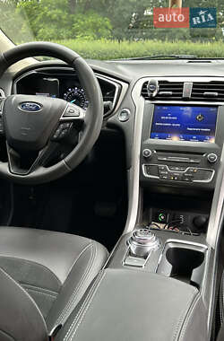 Седан Ford Fusion 2017 в 