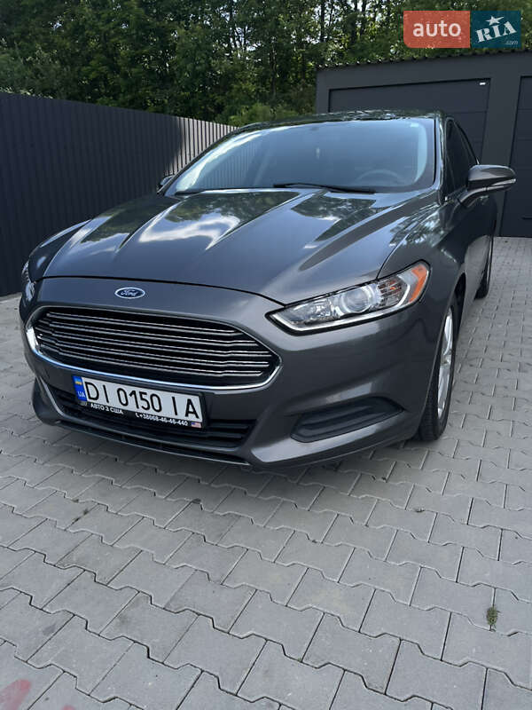 Седан Ford Fusion 2016 в 