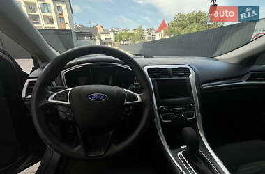 Седан Ford Fusion 2016 в 
