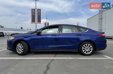 Седан Ford Fusion 2015 в 