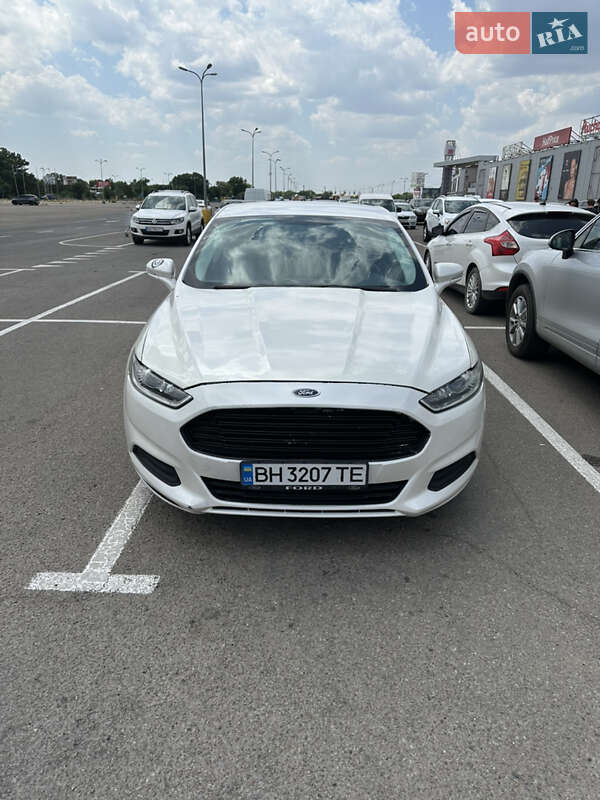 Седан Ford Fusion 2015 в 