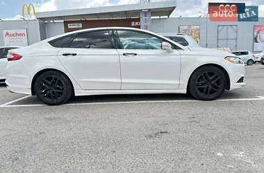 Седан Ford Fusion 2015 в 