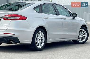 Седан Ford Fusion 2018 в 