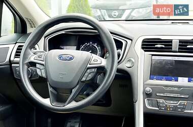Седан Ford Fusion 2018 в 