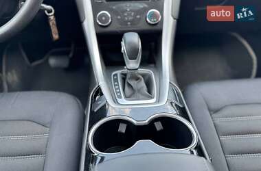 Седан Ford Fusion 2013 в 