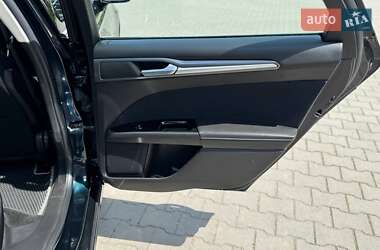 Седан Ford Fusion 2013 в 
