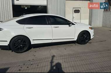 Седан Ford Fusion 2016 в 