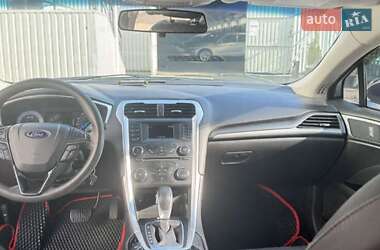 Седан Ford Fusion 2016 в 