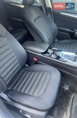 Седан Ford Fusion 2015 в 