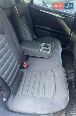 Седан Ford Fusion 2015 в 
