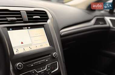 Седан Ford Fusion 2018 в 