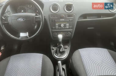 Хэтчбек Ford Fusion 2011 в 