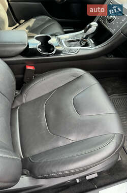 Седан Ford Fusion 2015 в 