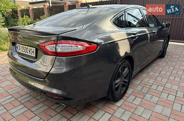 Седан Ford Fusion 2015 в 