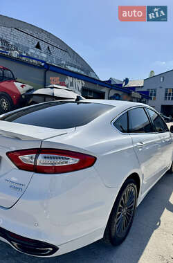 Седан Ford Fusion 2013 в 