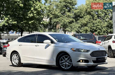 Седан Ford Fusion 2013 в 