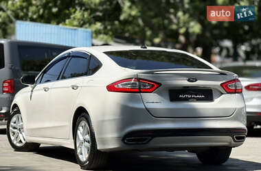Седан Ford Fusion 2013 в 