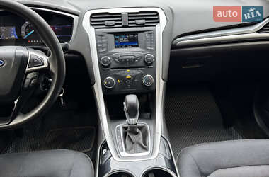 Седан Ford Fusion 2013 в 