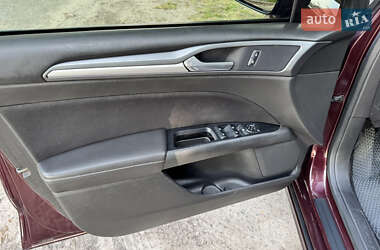Седан Ford Fusion 2013 в 