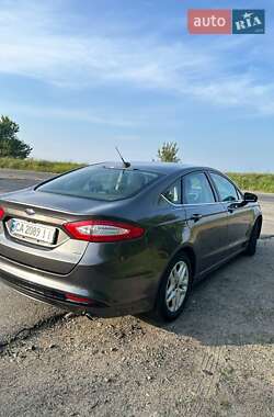 Седан Ford Fusion 2015 в 