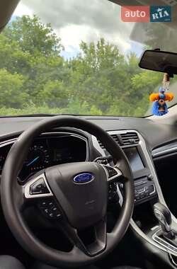 Седан Ford Fusion 2015 в 