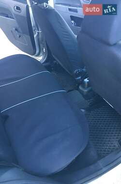 Хэтчбек Ford Fusion 2011 в 