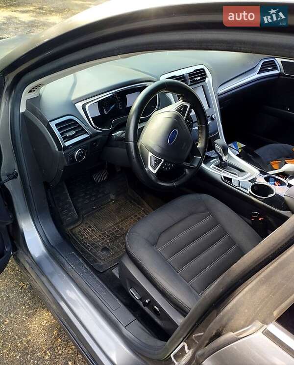 Седан Ford Fusion 2012 в 