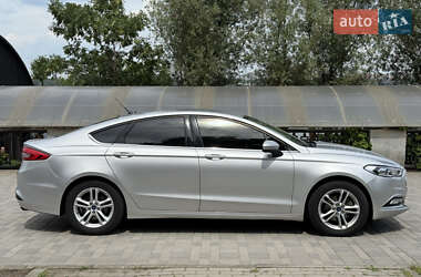 Седан Ford Fusion 2018 в 