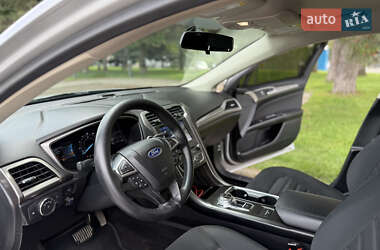Седан Ford Fusion 2018 в 