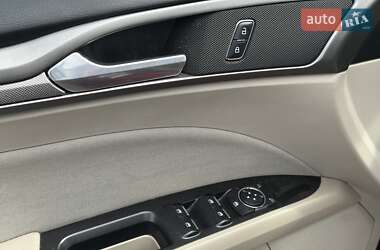 Седан Ford Fusion 2017 в 