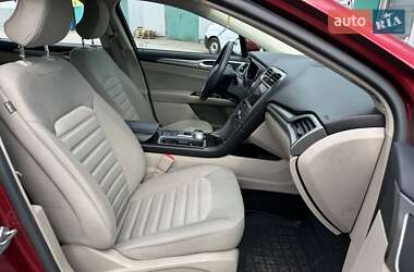 Седан Ford Fusion 2017 в 